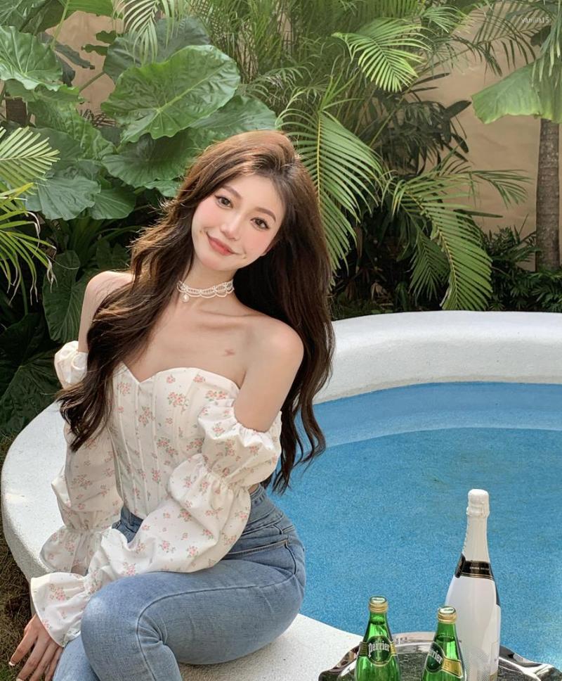 Women' Blouses One-shoulder Puff Sleeve Floral Shirt Women' Summer Sweet Long-sleeved Shirts, White
Women' Blouses One-shoulder Puff Sleeve Floral Shirt Women' Summer Sweet Long-sleeved Shirts, White
