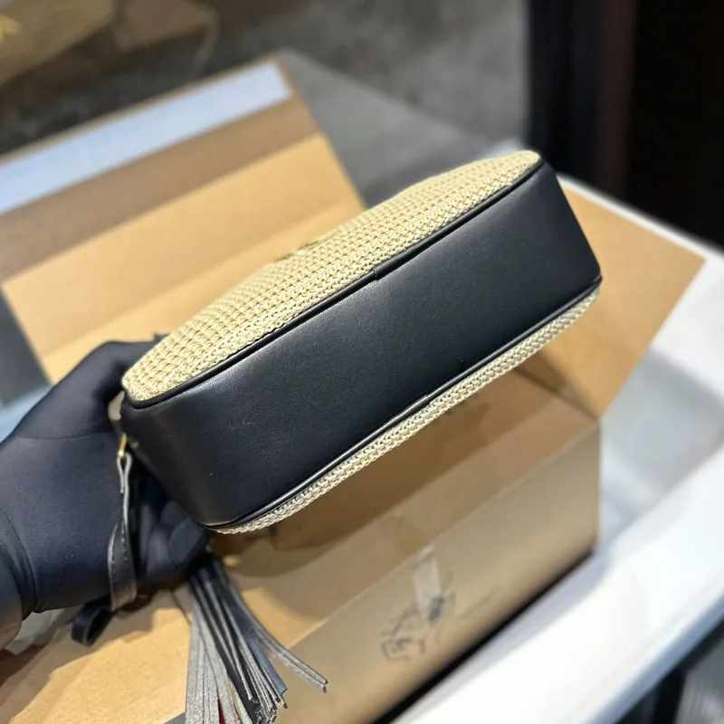 2023 Camera Bag Women Shoulder Bags Crossbody Purse Fashion Handbag Gold Hardware Letter Tassel Decoration Adjustable Leather Shoulder Strap Zipper Open
2023 Camera Bag Women Shoulder Bags Crossbody Purse Fashion Handbag Gold Hardware Letter Tassel Decoration Adjustable Leather Shoulder Strap Zipper Open