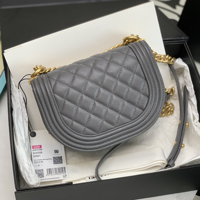 Designer MESSENGER BAG Luxury Falp Bag 18CM Mirror quality Caviar Crossbody Bag With BOX C005
Designer MESSENGER BAG Luxury Falp Bag 18CM Mirror quality Caviar Crossbody Bag With BOX C005