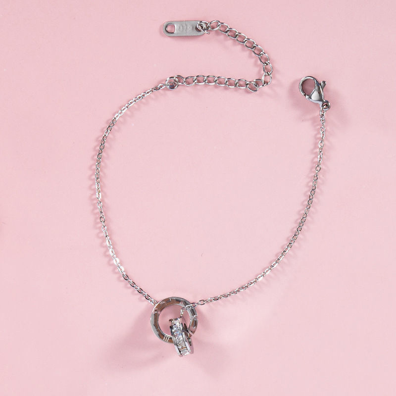 2023 Luxury bracelet Fashion bracelet Designer small man waist fashion high appearance level rhindiamond girlfriend simple bracelet no box
2023 Luxury bracelet Fashion bracelet Designer small man waist fashion high appearance level rhindiamond girlfriend simple bracelet no box