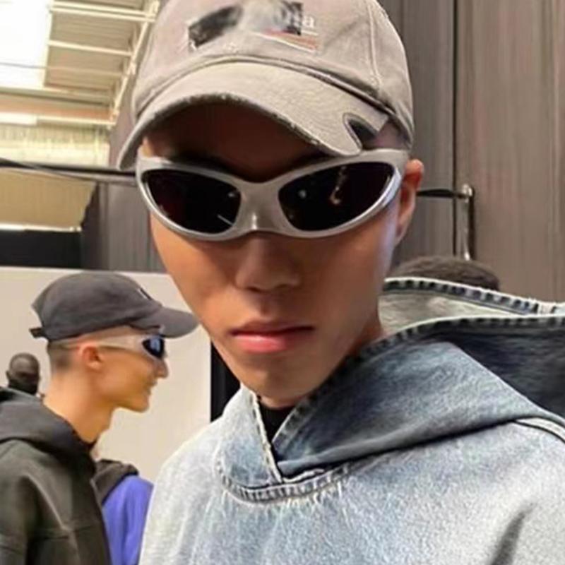 Sunglasses Steampunk For Women Men Windproof Y2k Sun Glasses Female Vintage Hip Hop Punk Eyewear Shades Oculos UV400Sunglasses
Sunglasses Steampunk For Women Men Windproof Y2k Sun Glasses Female Vintage Hip Hop Punk Eyewear Shades Oculos UV400Sunglasses