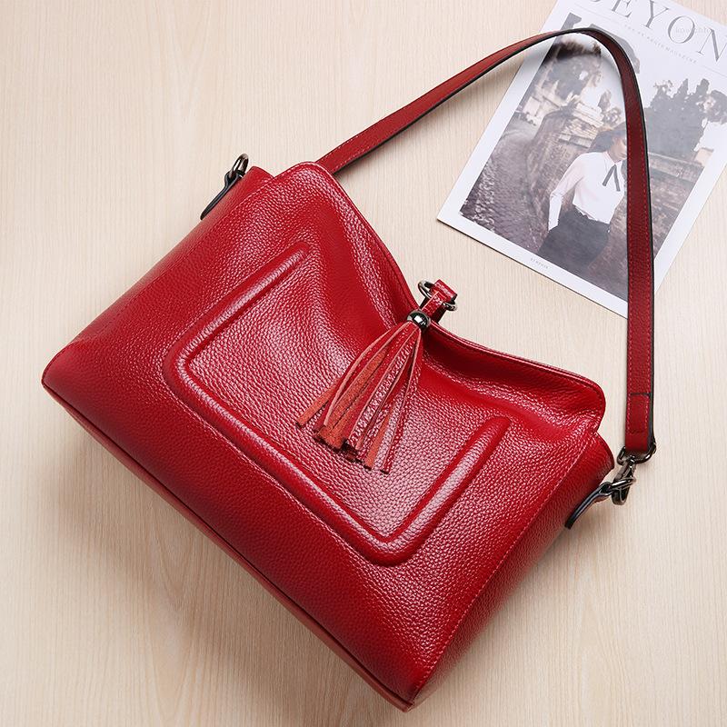 Evening Bags Women Shoulder Female Messenger Totes Handbags Fashion Tassel Pendant High Quality Cowhide Shopping Bag, Free color
Evening Bags Women Shoulder Female Messenger Totes Handbags Fashion Tassel Pendant High Quality Cowhide Shopping Bag, Free color