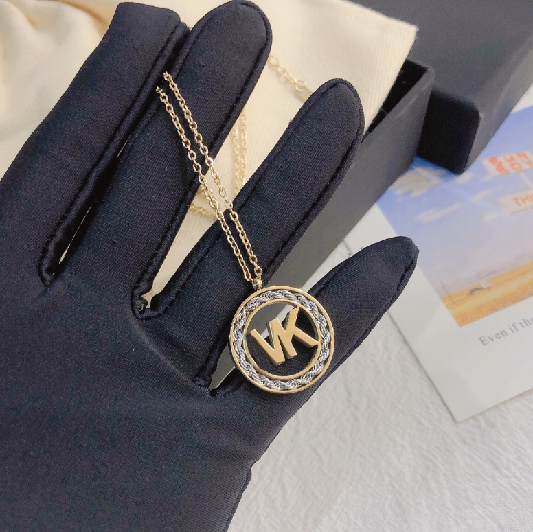 Designer 925 Silver Necklaces 18K Gold Womens Necklace Stainless Steel Letter Pendant Choker Necklaces High Quality Wedding Jewelry X329
Designer 925 Silver Necklaces 18K Gold Womens Necklace Stainless Steel Letter Pendant Choker Necklaces High Quality Wedding Jewelry X329