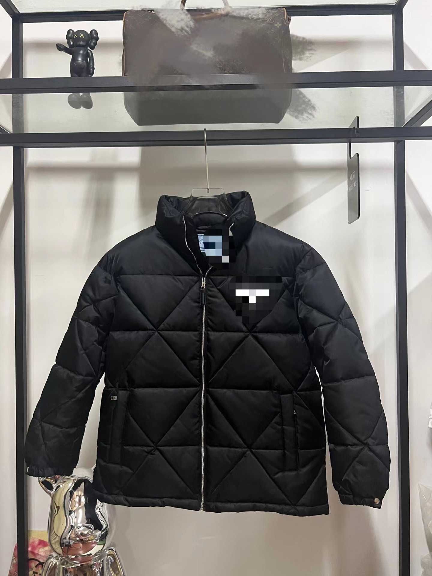 P family autumn and winter 2022 new down jacket Women' standing collar diamond pattern fashion trend warm top coat Women, White
P family autumn and winter 2022 new down jacket Women' standing collar diamond pattern fashion trend warm top coat Women, White