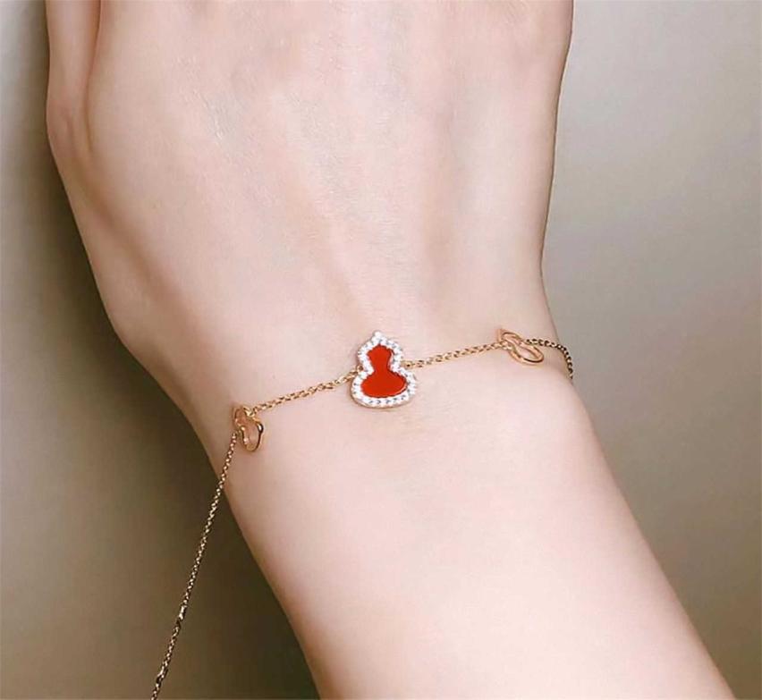 Bracelets Women Bangle Wristband Cuff Chain Designer Letter Jewelry Crystal 18K Gold Plated Stainless steel Wedding Lovers5282511
Bracelets Women Bangle Wristband Cuff Chain Designer Letter Jewelry Crystal 18K Gold Plated Stainless steel Wedding Lovers5282511