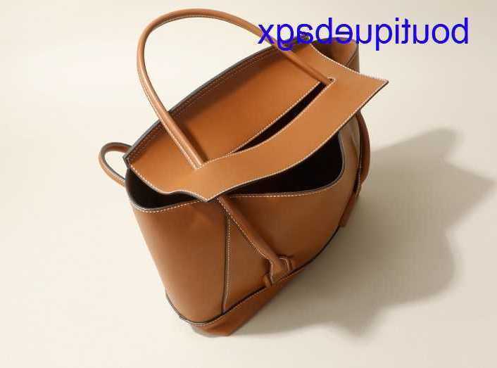 Luxury Bottegss Venetss Arco Evening Bags online store Yindao Bag Factory's new cowhide wing bag 2023 s solid color shoulder produ With logo VSZQ, Caramel
Luxury Bottegss Venetss Arco Evening Bags online store Yindao Bag Factory's new cowhide wing bag 2023 s solid color shoulder produ With logo VSZQ, Caramel