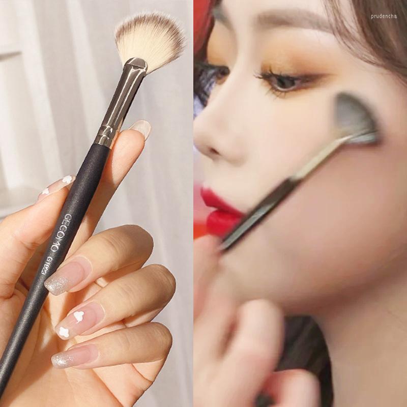 Makeup Brushes Fan-shaped Loose Powder Brush Soft Portable Partial Face Contour Smudge Professional Highlighter Blush Make Up Tools
Makeup Brushes Fan-shaped Loose Powder Brush Soft Portable Partial Face Contour Smudge Professional Highlighter Blush Make Up Tools