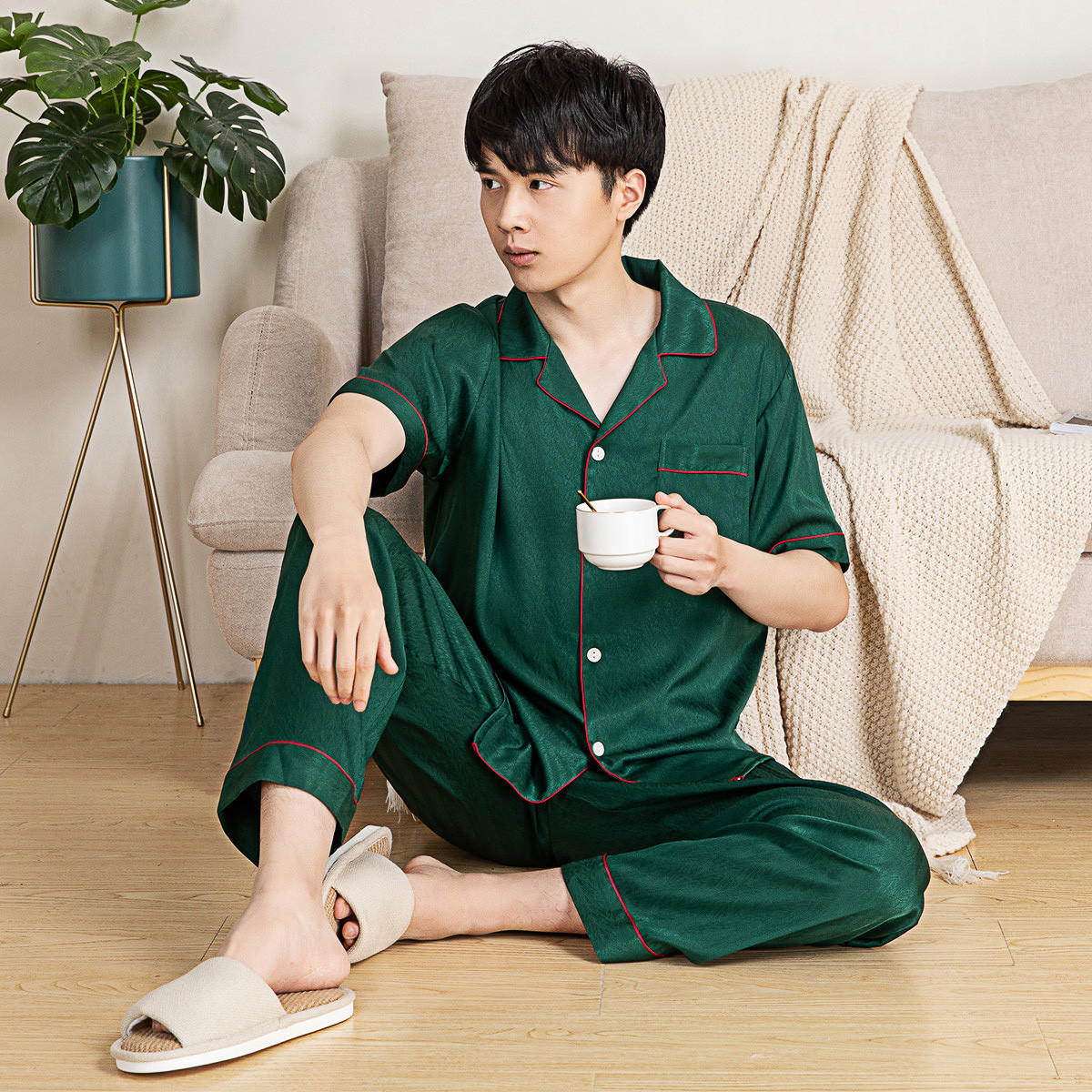 Men's Sleepwear Early Spring est Satin Chiffon Cool Comfortable Men's pajamas Loose Breathable Two Colors Sleepwear For Men 230317