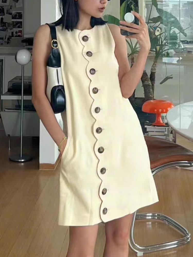 Casual Dresses 2023 Early Autumn Solid Color Round Neck Wave Pattern Single-breasted Pockets Women Mini Dress, Beige apricot
Casual Dresses 2023 Early Autumn Solid Color Round Neck Wave Pattern Single-breasted Pockets Women Mini Dress, Beige apricot