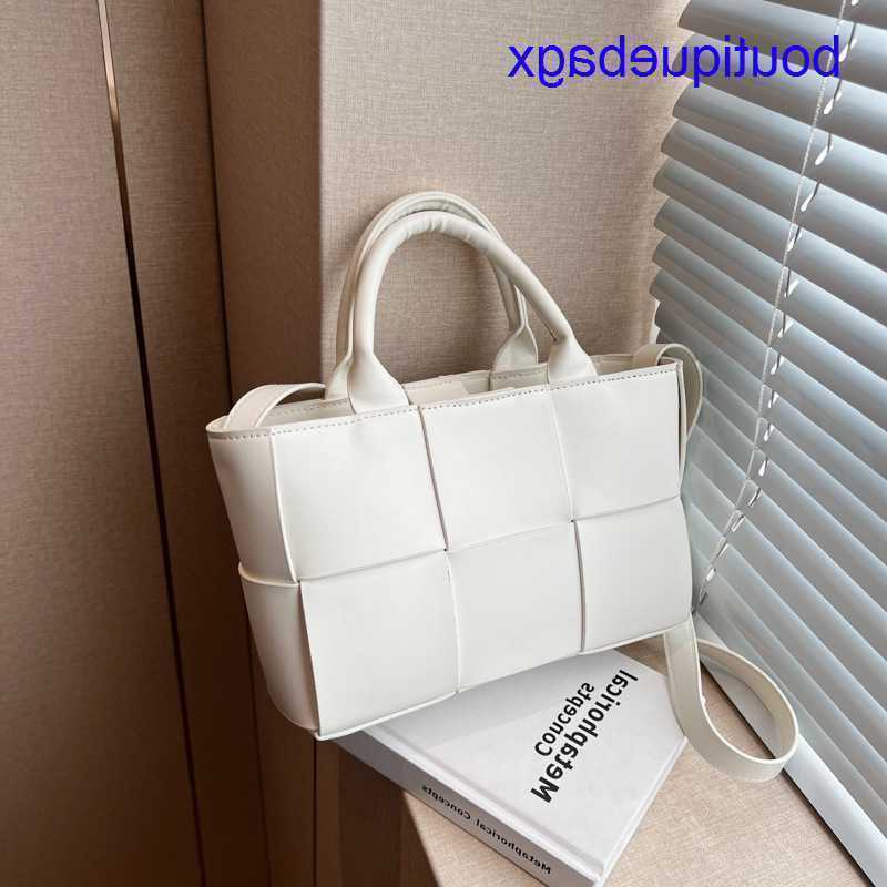 Luxury Bottegss Venetss Arco Evening Bags online store Woven fashion handbag large capacity 2023 new spring women's simple tote With logo LI7V, Black7
Luxury Bottegss Venetss Arco Evening Bags online store Woven fashion handbag large capacity 2023 new spring women's simple tote With logo LI7V, Black7