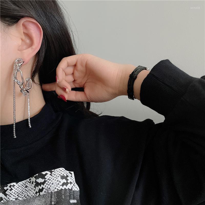 Hoop Earrings Marioho Unique C Shape Link Chain For Women Party Big Circle With Shiny Rhinestone Tassel Pendant Ear Jewelry
Hoop Earrings Marioho Unique C Shape Link Chain For Women Party Big Circle With Shiny Rhinestone Tassel Pendant Ear Jewelry