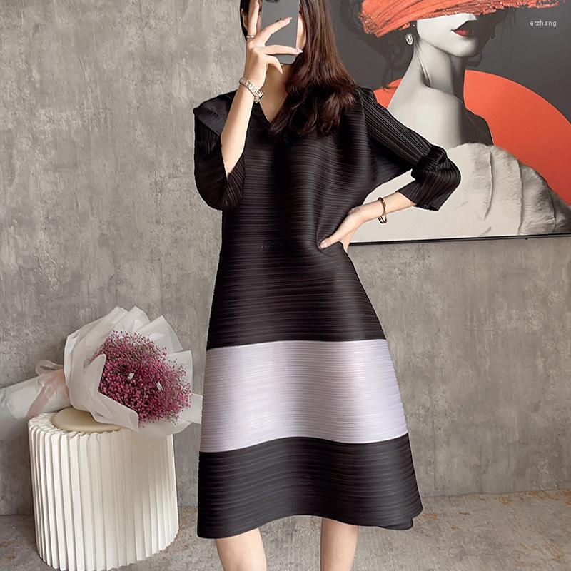 Party Dresses 2023 Miyak Pleated Woman Dress A-line Fashion Colorblock V-neck Loose Large Size Women' Waist Tide Long, Black
Party Dresses 2023 Miyak Pleated Woman Dress A-line Fashion Colorblock V-neck Loose Large Size Women' Waist Tide Long, Black