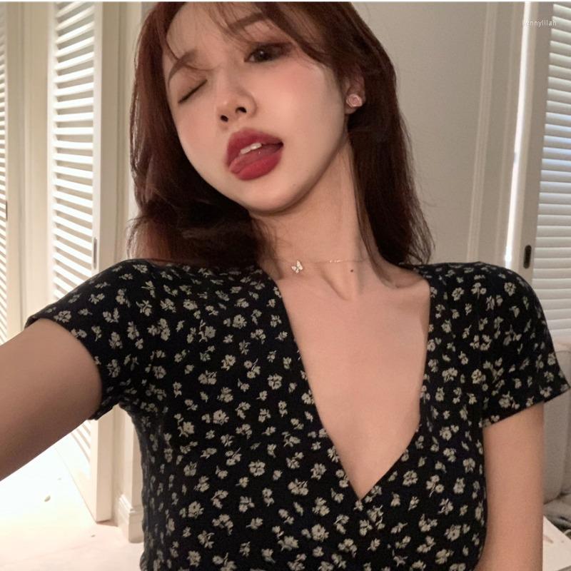 Women' T Shirts Summer Bottomed Shirt Women' Short Open Navel Leisure Deep V-neck Small Broken Flower Sleeve T-shirt Top, Black
Women' T Shirts Summer Bottomed Shirt Women' Short Open Navel Leisure Deep V-neck Small Broken Flower Sleeve T-shirt Top, Black