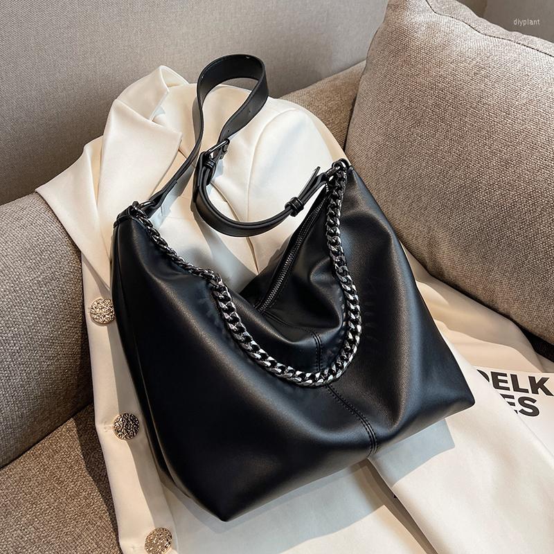 Evening Bags Vintage Large Chain Shoulder Side For Women 2023 Trend Designer High Capacity Leather Crosbody Handbags, Black
Evening Bags Vintage Large Chain Shoulder Side For Women 2023 Trend Designer High Capacity Leather Crosbody Handbags, Black