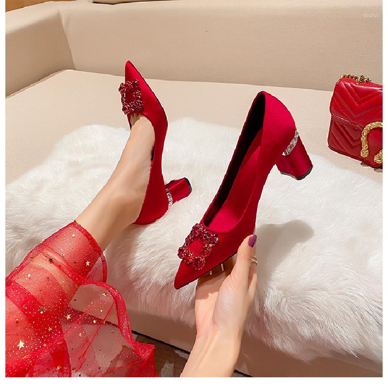 Dress Shoes Spring And Summer Silk Face Rhinestone Low Heel Bride Wedding Thick High-heeled Banquet Women's Single, Heel height 2.8cm
Dress Shoes Spring And Summer Silk Face Rhinestone Low Heel Bride Wedding Thick High-heeled Banquet Women's Single, Heel height 2.8cm