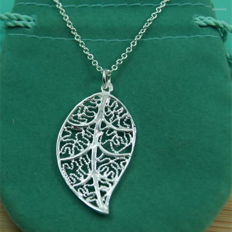 Chains 925 Silver Big Leaf Pendant Necklace 18 Inch Chain For Women Wedding Engagement Party Jewelry GiftChains
Chains 925 Silver Big Leaf Pendant Necklace 18 Inch Chain For Women Wedding Engagement Party Jewelry GiftChains