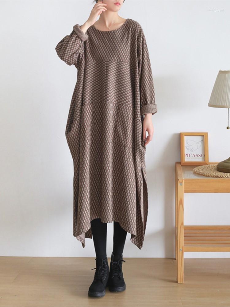 Casual Dresses Johnature Women Retro Printed Thick Knitted Cotton Loose Dress O-Neck Long Sleeve 2023 Autumn Winter Pocket, Black
Casual Dresses Johnature Women Retro Printed Thick Knitted Cotton Loose Dress O-Neck Long Sleeve 2023 Autumn Winter Pocket, Black