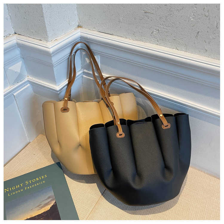 nxy Women Bucket Shoulder Bags Large Capacity Fashion Retro Handbags Female Texture Stripe Tote Bags Pu Leather Solid Color Bags 230308, Beige
nxy Women Bucket Shoulder Bags Large Capacity Fashion Retro Handbags Female Texture Stripe Tote Bags Pu Leather Solid Color Bags 230308, Beige