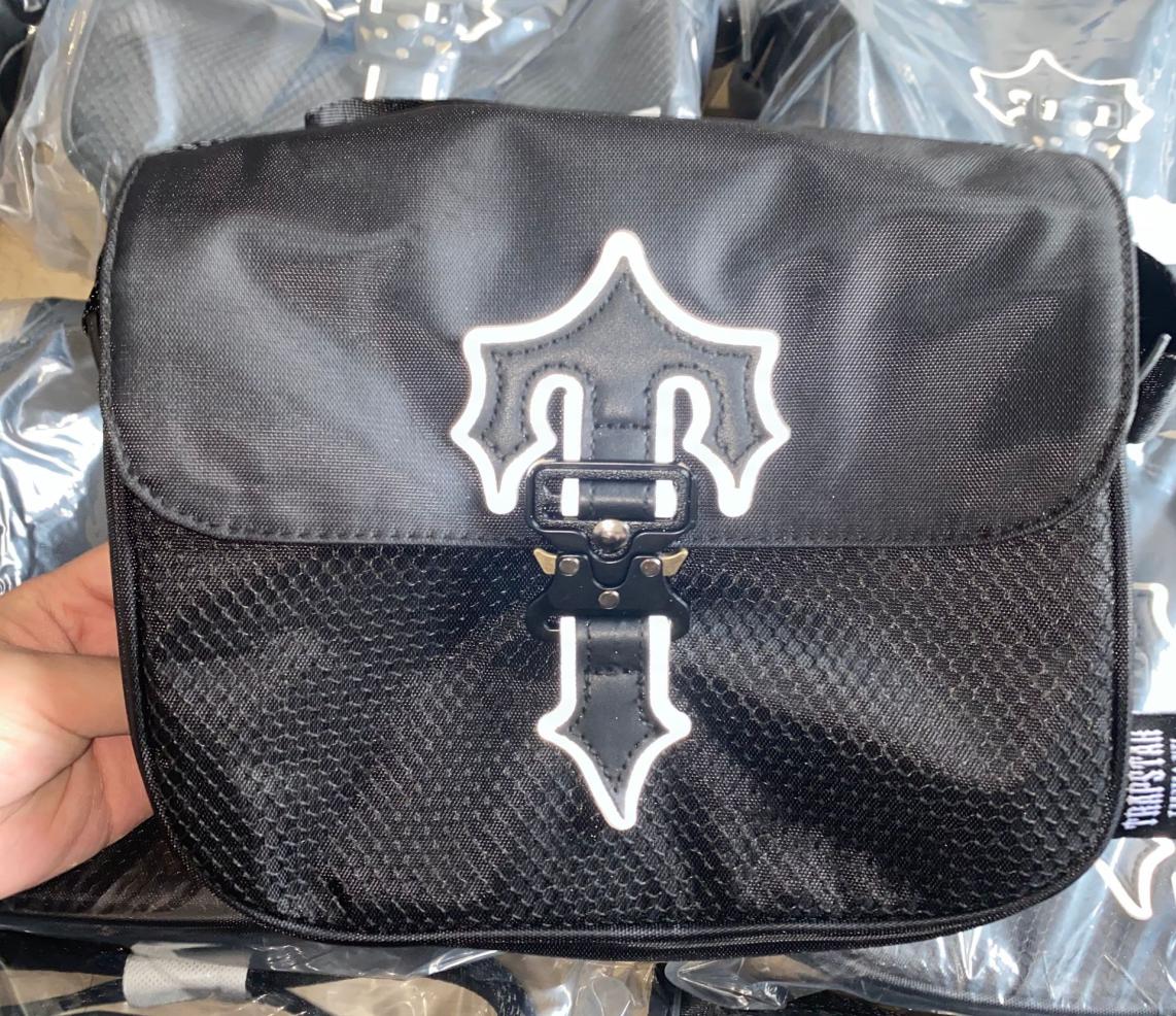 Trapstar London Outdoor Messenger Bags Irongate T Cross Body Bag Black Reflective Skull Buckle closure Designer Brand5741578
Trapstar London Outdoor Messenger Bags Irongate T Cross Body Bag Black Reflective Skull Buckle closure Designer Brand5741578