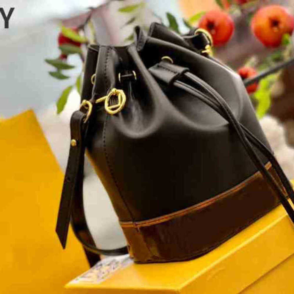 Shoulder Bags Evening Bags Vintage Mouth Tightened Bucket Bags Women Two-color Stitching Handbag Shoulder Leather Designer Crossbody Female Purses 220307, Black
Shoulder Bags Evening Bags Vintage Mouth Tightened Bucket Bags Women Two-color Stitching Handbag Shoulder Leather Designer Crossbody Female Purses 220307, Black