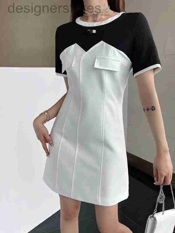 Casual Dresses Designer spring and summer new black white contrast dress/chest decoration/slim version GEQS
Casual Dresses Designer spring and summer new black white contrast dress/chest decoration/slim version GEQS