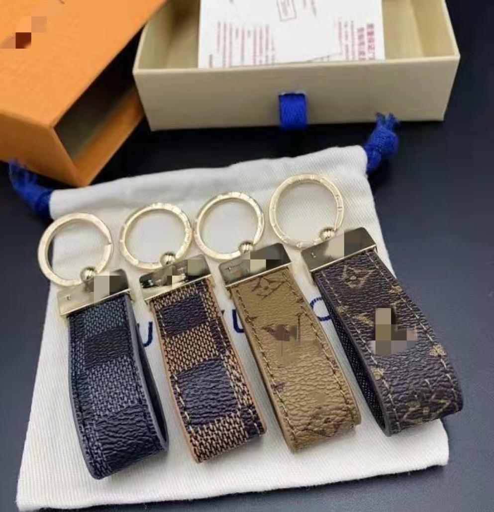 2022 Keychain Key Chain Buckle Keychains Lovers Car Handmade Leather Men Women Bags Pendant Accessories 4 Color 65221 with box dus4995629
2022 Keychain Key Chain Buckle Keychains Lovers Car Handmade Leather Men Women Bags Pendant Accessories 4 Color 65221 with box dus4995629