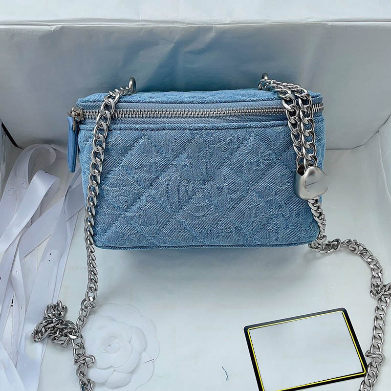 Sky Blue Denim Camellia Women Cosmetic Bag With Mirror Quilted Embroidery Classic Small Square Bag Luxury Handbags Retro Designer Crossbody Mini Cion Pulse 17CM
Sky Blue Denim Camellia Women Cosmetic Bag With Mirror Quilted Embroidery Classic Small Square Bag Luxury Handbags Retro Designer Crossbody Mini Cion Pulse 17CM