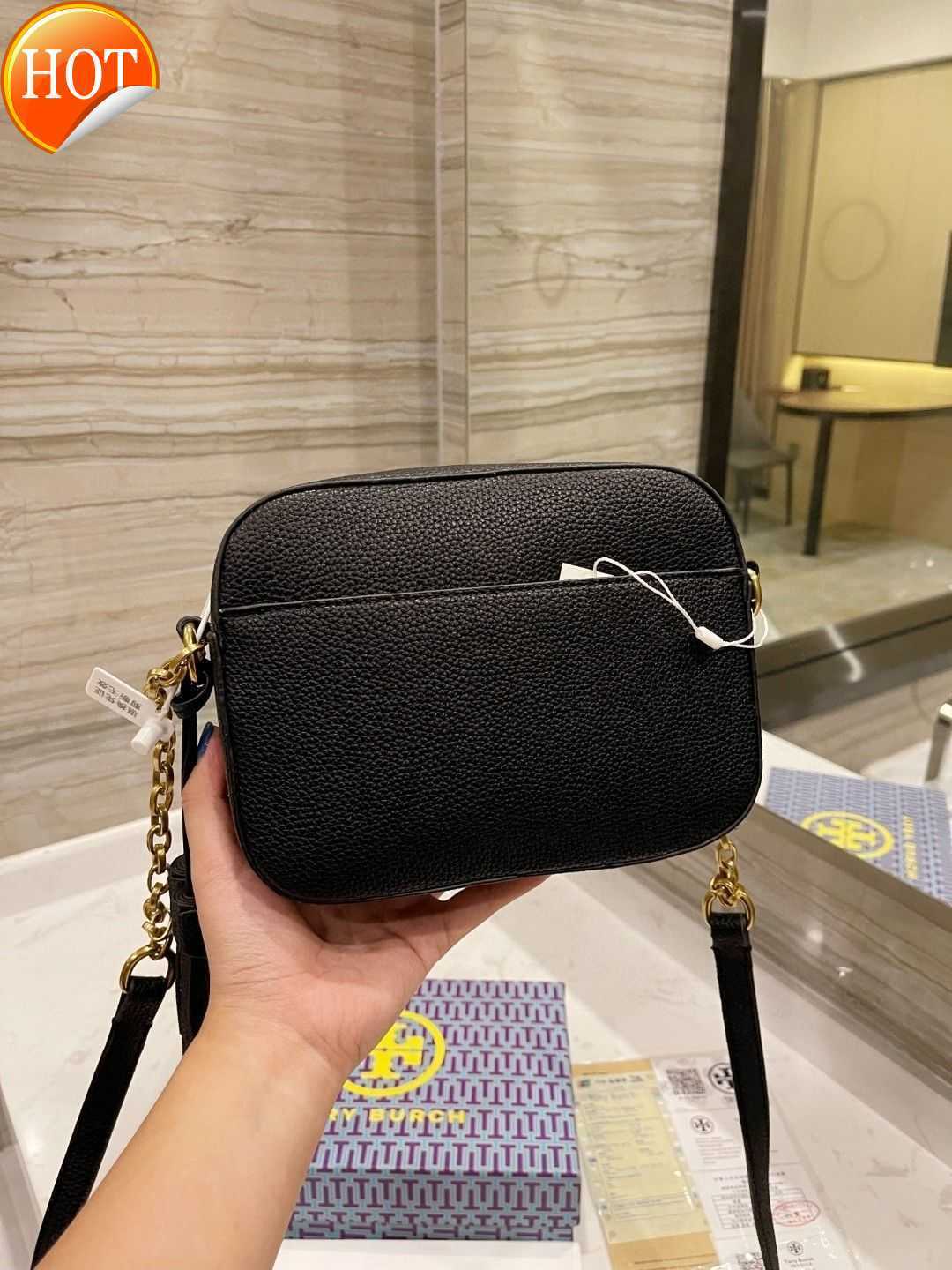 Luxury Brand Designer Shoulder Bags Crossbody Tote Women's 2023 New Texture Leather Strap Double Zipper Camera Gift Box Factory Direct Sales, Black size 6 x 16 x 22cm
Luxury Brand Designer Shoulder Bags Crossbody Tote Women's 2023 New Texture Leather Strap Double Zipper Camera Gift Box Factory Direct Sales, Black size 6 x 16 x 22cm