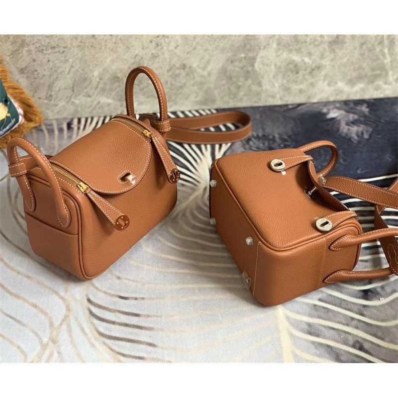 Lindys women's handbag H ermes Star same h family Bag Mini Small messenger bag hand stitched cowhide doctor nurse bag, Mini black gold and silver buckle remark
Lindys women's handbag H ermes Star same h family Bag Mini Small messenger bag hand stitched cowhide doctor nurse bag, Mini black gold and silver buckle remark