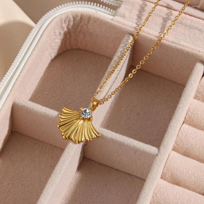 Chains Dainty Zircon Inlaid Ginkgo Leaf Pendant Necklace For Women Jewelry Fashion Gold Color Choker Chain Tarnish Free Gift
Chains Dainty Zircon Inlaid Ginkgo Leaf Pendant Necklace For Women Jewelry Fashion Gold Color Choker Chain Tarnish Free Gift