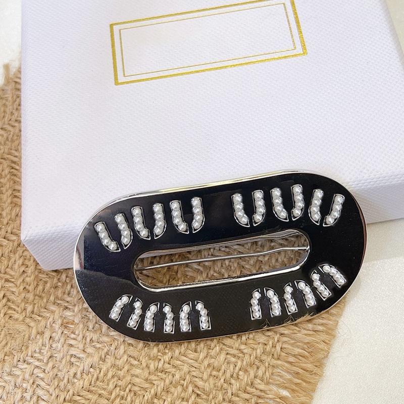 Women Letters Wide Hair Clips Filled Seed Pearl Cute Barrettes Lady Outdoor Travel Party Nice Jewelry
Women Letters Wide Hair Clips Filled Seed Pearl Cute Barrettes Lady Outdoor Travel Party Nice Jewelry