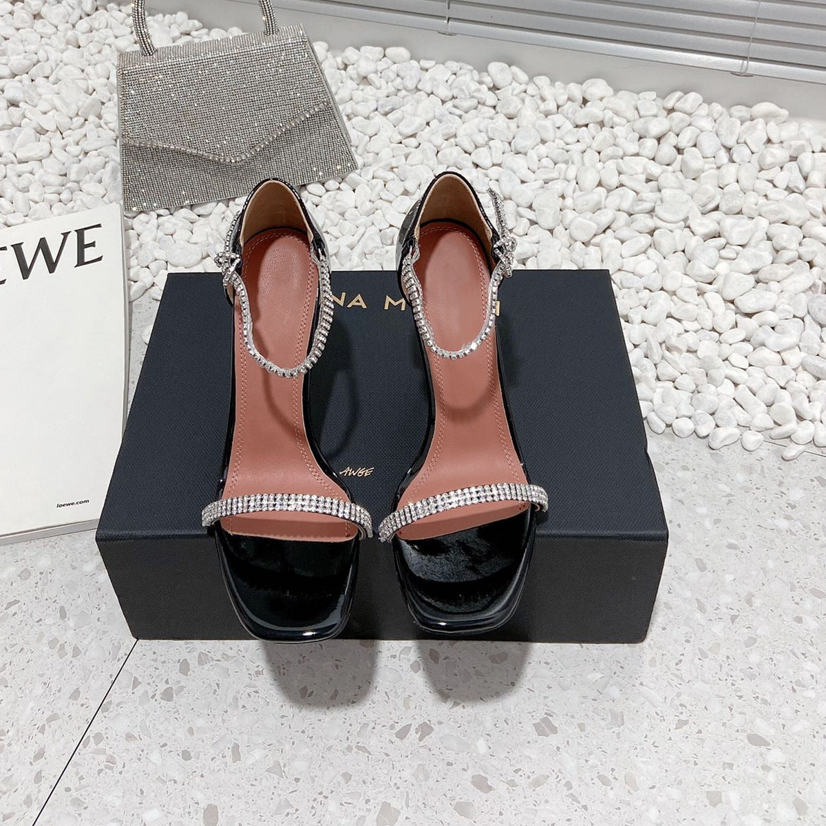 Amina muaddi woman Shoes Sandal Designer Sandals heels slippers Luxurious Slides women heels 10 cm height diamond patten cross chain leather sole size for 34-40 box, Silver
Amina muaddi woman Shoes Sandal Designer Sandals heels slippers Luxurious Slides women heels 10 cm height diamond patten cross chain leather sole size for 34-40 box, Silver