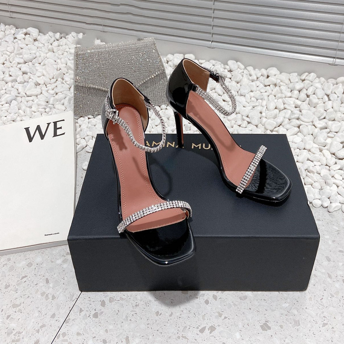 Amina muaddi woman Shoes Sandal Designer Sandals heels slippers Luxurious Slides women heels 10 cm height diamond patten cross chain leather sole with box size 34-40, Silver
Amina muaddi woman Shoes Sandal Designer Sandals heels slippers Luxurious Slides women heels 10 cm height diamond patten cross chain leather sole with box size 34-40, Silver