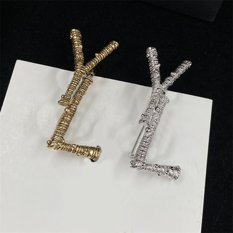 Brass designer brooch letters luxury broche coats nail bead golden silver color amazing metal pins for backpacks jeans go out brooches charming senior ZB042 E23
Brass designer brooch letters luxury broche coats nail bead golden silver color amazing metal pins for backpacks jeans go out brooches charming senior ZB042 E23