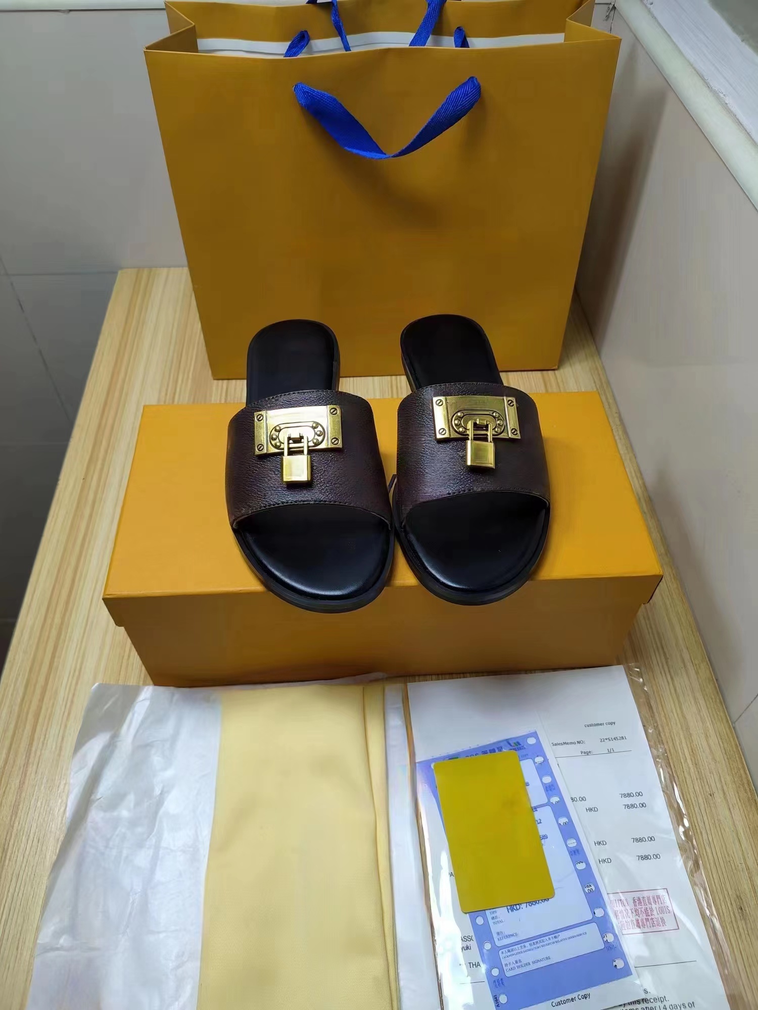 designer shoes Women's shoes fashion casual shoes Sandals Slippers Flip-flops classic print Metal buckle, metal key35-43, 15
designer shoes Women's shoes fashion casual shoes Sandals Slippers Flip-flops classic print Metal buckle, metal key35-43, 15