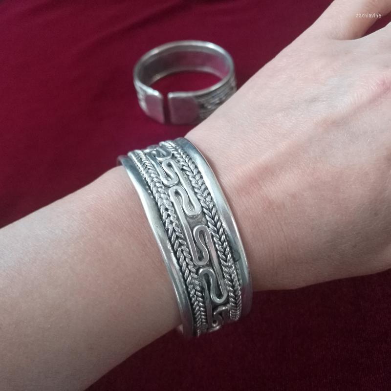 Bangle Ethnic Retro Ornament Guizhou Miao Personality Handmade Silver Bracelet Traditional Silk Braided
Bangle Ethnic Retro Ornament Guizhou Miao Personality Handmade Silver Bracelet Traditional Silk Braided
