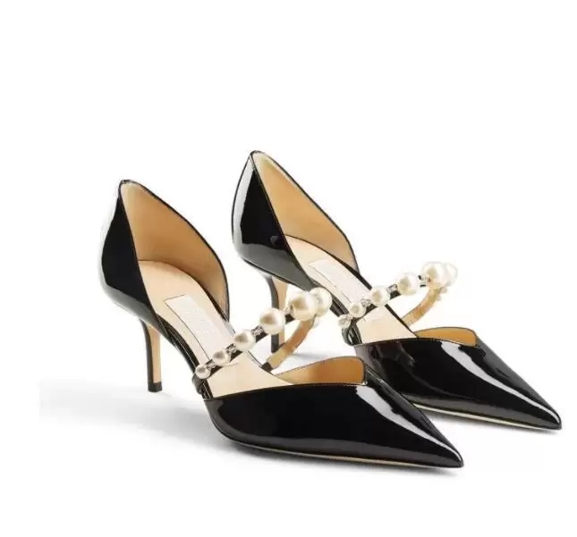 Famous Brands Women Sandal Shoes Pumps pump in black White patent leather with pearls Crystal Embellished High Heel Female Wedding
Famous Brands Women Sandal Shoes Pumps pump in black White patent leather with pearls Crystal Embellished High Heel Female Wedding