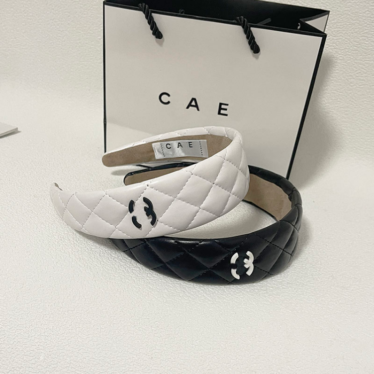 Korean New Fashion Hair Hoop Classic Design Womens Love Hair Clip Black And White Headwear Premium Gift Accessories
Korean New Fashion Hair Hoop Classic Design Womens Love Hair Clip Black And White Headwear Premium Gift Accessories