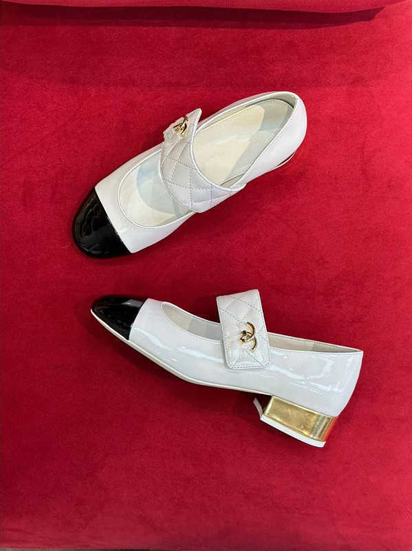 Designer sandals channel slides shoes 2023 new style small wide band Mary Jane shoes shallow thick heel one-line buckle single shoe style wo, White
Designer sandals channel slides shoes 2023 new style small wide band Mary Jane shoes shallow thick heel one-line buckle single shoe style wo, White