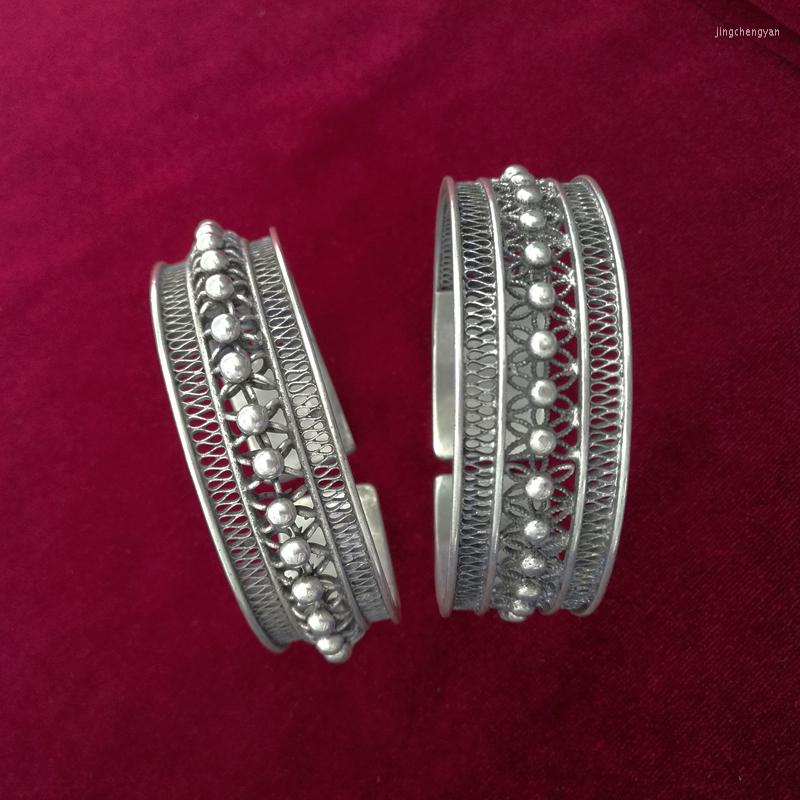 Bangle Guizhou Minority Ornament Miao Handmade Ancient Style Traditional Hollow-out Cloisonne Flower Bracelet
Bangle Guizhou Minority Ornament Miao Handmade Ancient Style Traditional Hollow-out Cloisonne Flower Bracelet