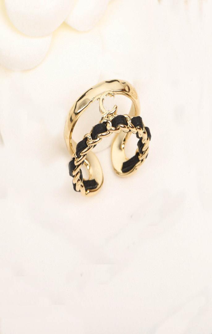 2022 Top quality Charm opended ring with genuine leather hollow design for women wedding jewelry gift have stamp box PS76137886558
2022 Top quality Charm opended ring with genuine leather hollow design for women wedding jewelry gift have stamp box PS76137886558