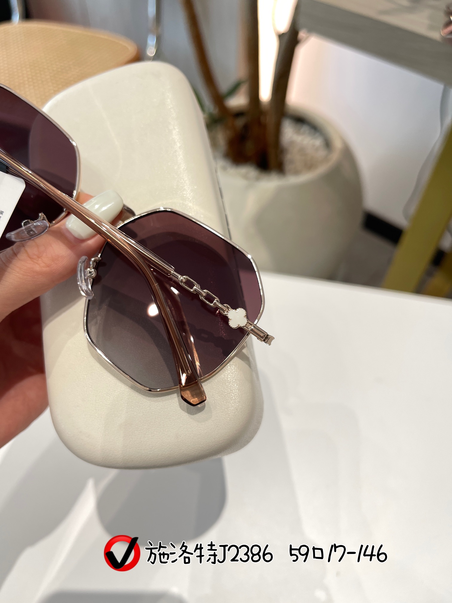 Women's large frame polygon sunglasses Fashion personality sunglasses available with prescription mirror sexy temperament high-end
Women's large frame polygon sunglasses Fashion personality sunglasses available with prescription mirror sexy temperament high-end
