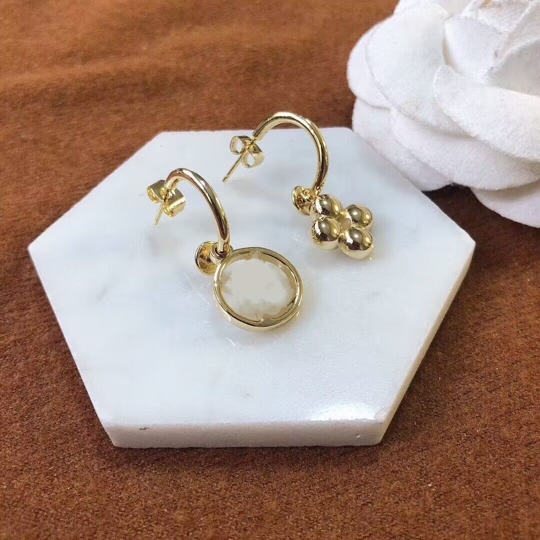 Elegant Antique design flower V stud hoop 18k yellow Gold women letter logo engrave dangle earrings girls wedding jewelry
Elegant Antique design flower V stud hoop 18k yellow Gold women letter logo engrave dangle earrings girls wedding jewelry