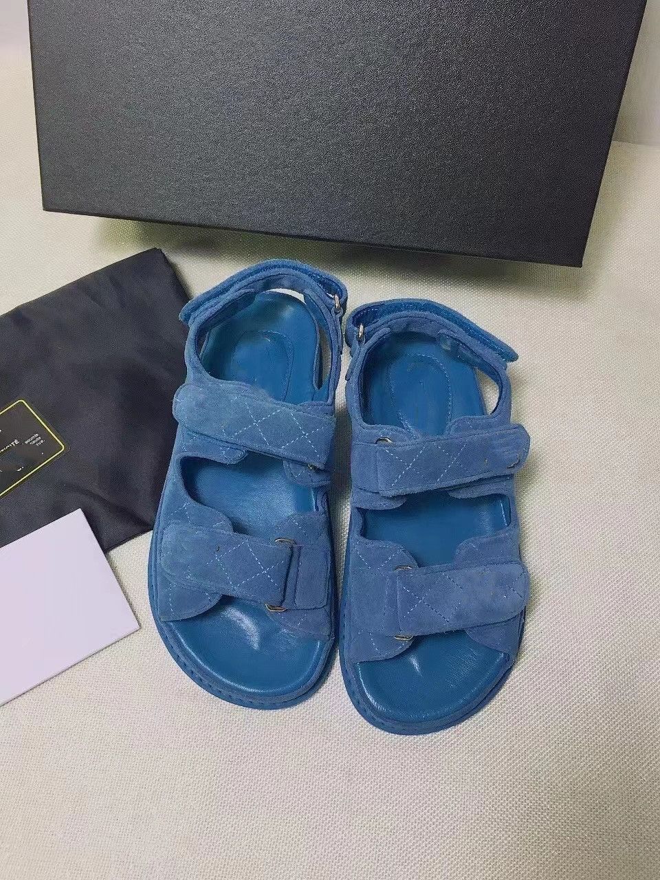 2023 luxury sandals women slipper men slides leather sandal womens Hook & Loop casual shoes 35-42 with box and dust bag, Light gray
2023 luxury sandals women slipper men slides leather sandal womens Hook & Loop casual shoes 35-42 with box and dust bag, Light gray