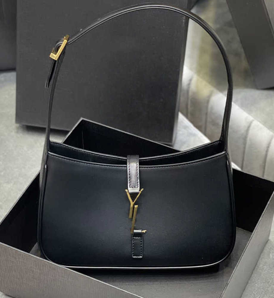 Evening Bags 2023 Top-quality Armpit Bags Classic Leather Designer Handbags for Ladies Shoulder Bags Baguette Multi-Color Fashion Bags wholesale, Black crocodile pattern
Evening Bags 2023 Top-quality Armpit Bags Classic Leather Designer Handbags for Ladies Shoulder Bags Baguette Multi-Color Fashion Bags wholesale, Black crocodile pattern