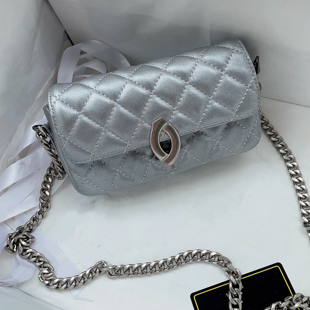 Fashion 23P Shoulder Bag Luxury Baguette Women Cowhide Diamond Checker Large Capacity Metal Buckle Logo Flap Style Chain real Leather Crossbody Bag, Silver
Fashion 23P Shoulder Bag Luxury Baguette Women Cowhide Diamond Checker Large Capacity Metal Buckle Logo Flap Style Chain real Leather Crossbody Bag, Silver