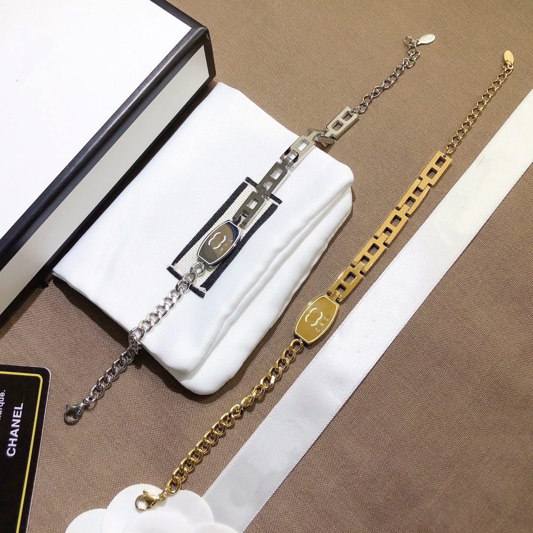Designer Bracelet Bracelets Chains Link 18K Gold Plated Silver Stainless Steel Bracelet Stamp Fashion Design Elegant Brand For Couples Adjustable Gift
Designer Bracelet Bracelets Chains Link 18K Gold Plated Silver Stainless Steel Bracelet Stamp Fashion Design Elegant Brand For Couples Adjustable Gift