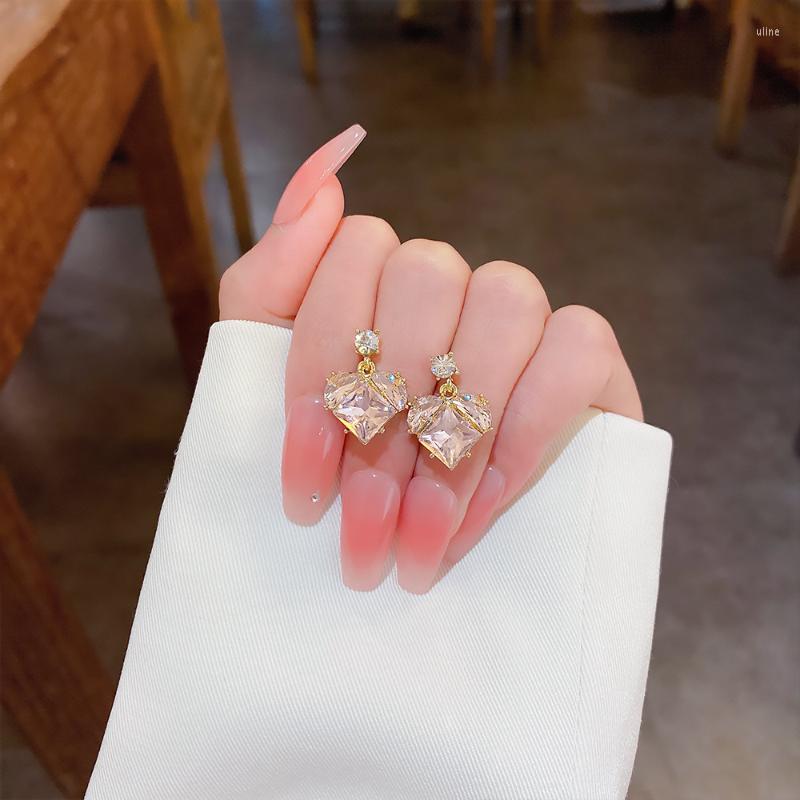Stud Earrings LUOYIYANG Women's Light Pink Heart Shaped Crystal Metal Ear Studs Small Design Senior Sweet Style Female Student
Stud Earrings LUOYIYANG Women's Light Pink Heart Shaped Crystal Metal Ear Studs Small Design Senior Sweet Style Female Student