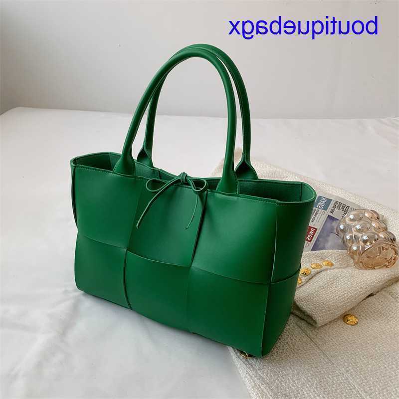 Luxury Bottegss Venetss Arco Evening Bags online store and Handbag for feeling women with superior air small number of designs Wov With logo BX1J, Sky blue
Luxury Bottegss Venetss Arco Evening Bags online store and Handbag for feeling women with superior air small number of designs Wov With logo BX1J, Sky blue