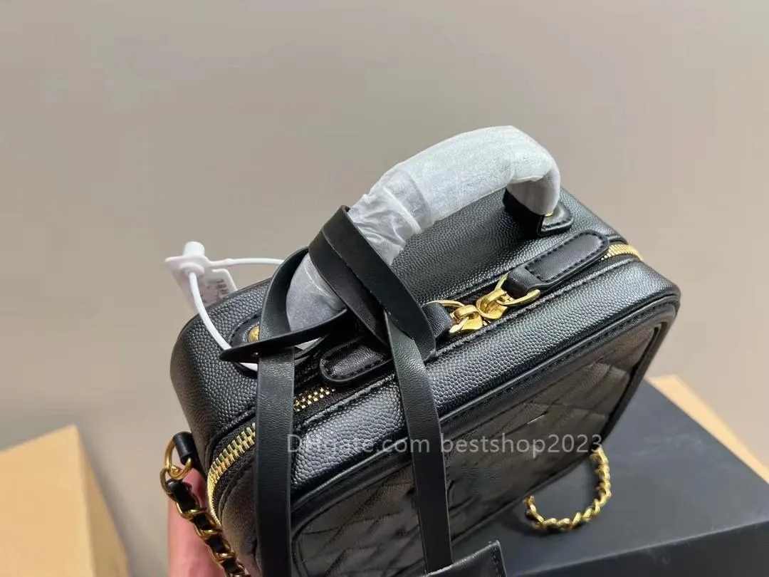 New Fashion small square bag crossbody chain diamond pattern cosmetic camera bag modern retro black white pink green black brown 18 * 14CM
New Fashion small square bag crossbody chain diamond pattern cosmetic camera bag modern retro black white pink green black brown 18 * 14CM